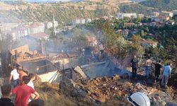 Karabük’te çıkan yangında 2’si metruk 4 ev hasar gördü