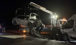 Kocaeli'de servis minibüsü ile otomobil çarpıştı; 10 yaralı