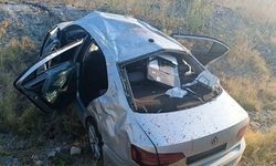 Manisa'da otomobil zeytinliğe uçtu; aynı aileden 1 ölü, 4 yaralı