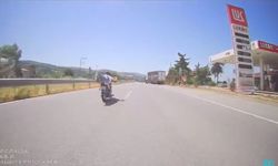 Motosikletini yüzüstü uzanarak kullanan sürücüye para cezası