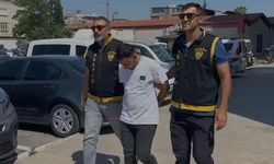 Motosikletli kapkaççılar kadını yerde sürükleyip, çantasını gasbetti