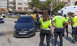 Otomobil ile hafif ticari araç kafa kafaya çarpıştı: 4 yaralı