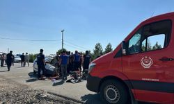 Otomobil ile kamyon çarpıştı: 2 ölü