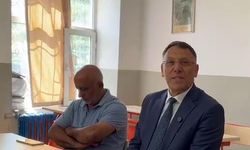 Rektör, yıllar sonra ilkokul öğretmeni ile eğitim gördüğü okulda buluştu