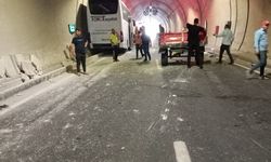 Tünelde yolcu otobüsü ile çarpışan traktörün sürücüsü yaralandı