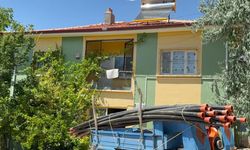 Afyonkarahisarlı çift, tüm mal varlıkları olan evi jandarmaya bağışladı
