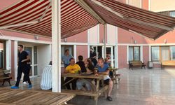 Engelli bireylerle bakıcıların su savaşı kamerada