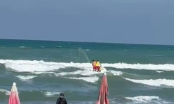 Akçakoca'da denize giren 5 kişilik aile, boğulma tehlikesi geçirdi