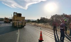 Balıkesir'de amonyum nitrat yüklü tanker devrildi; patlama riskine karşı yol kapatıldı (2)