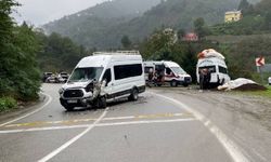Giresun'da 2 minibüs çarpıştı; 10 tarım işçisi yaralandı
