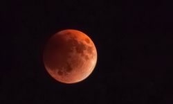 Kanlı Ay Tutulması Van'da da çıplak gözle izlendi