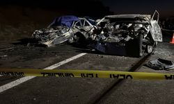 Karabük'te 2 otomobilin çarpıştığı kazada yangın çıktı; 3 ölü, 5 yaralı