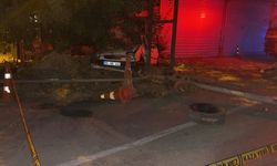 Kavşakta direğe çarpan otomobilin sürücüsü öldü