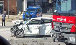 Kızlarını üniversiteye kaydettirmek için çıktıkları yolda kaza yaptılar; 1 ölü, 3 yaralı