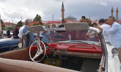 Sivas'ta klasik otomobil fuarı açıldı