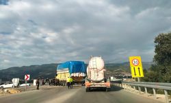 Tokat'ta fındık işçilerinin taşındığı minibüs ile kamyon çarpıştı; 8 yaralı