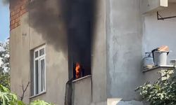 Yangında mahsur kalan kadını, itfaiye ekipleri kurtardı