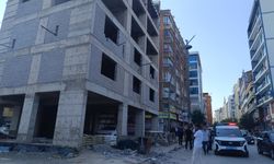 Yürürken inşaat halindeki binadan başına briket düştü
