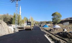 Ağrı’da köy yolları güçleniyor