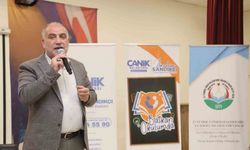 Başkan Sandıkçı: "3 yıldır kesintisiz, tüm öğrencilere burs desteği sağlayan tek belediyeyiz"