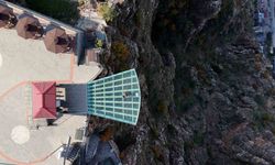 Gümüşhaneli müzisyenden tarihi mekanlarda viyolonsel ile eşsiz performans