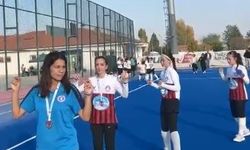 Muğla’nın şampiyon kızlarından Konya’da efsane kutlama şampiyonluk Zeybek ile taçlandı