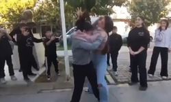 Ortaokullu kızlar birbirine girdi, arkadaşları ayırmak yerine video çekti