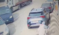 Pendik’te şoförünün direksiyon başında uyuduğu iddia edilen tır 5 araca birden çarptı