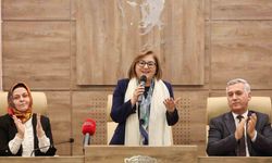 Umreden dönen ikinci kafile, Fatma Şahin ile bir araya geldi