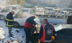 Yüksekova’da seyir halindeki otomobil yandı