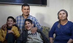 13 yaşındaki ikizler Kromozom 4q Delesyon Sendromu ile mücadele ediyor