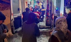 Ağrı'da kar nedeniyle yolu kapanan köyde mahsur kalan 71 yaşındaki hasta için ekipler seferber oldu