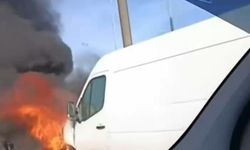 Alev alan servis minibüsü küle döndü