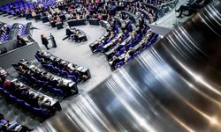 Almanya’da "Merz’e güvenoyu" niteliğindeki emeklilik reformu Federal Meclis’ten kıl payı geçti