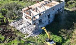 Ayvacık’ta 66 kaçak yapı yıkıldı