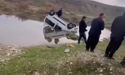 Batman’da hafif ticari araç yapay gölete uçtu, sürücü yaralandı