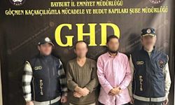 Bayburt'ta 2 düzensiz göçmen ile 1 göçmen kaçakçısı yakalandı