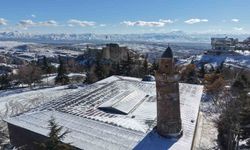 Beyaz gelinliğini giyen Harput havadan görüntülendi