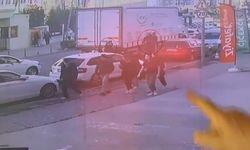 Beylikdüzü’nde okul çıkışında dehşeti yaşadılar: Ters yönden gelen scooter, kadına ve çocuğa çarptı; o anlar kamerada