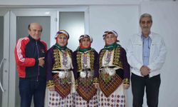 Bilecik'te 45 yıldır halk oyunu öğretiyor