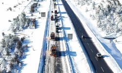 Bolu'da kar yağışının esir aldığı Gerede-Samsun yolu havada görüntülendi: Yol trafiğe açık