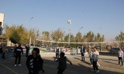 Cizre Milli Eğitim Müdürü İke, öğrencilerle voleybol oynadı