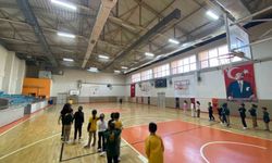 Çocuklar geleneksel çocuk oyunlarını oynadı