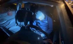 Direksiyon başında sızıp kaza yapan sürücü, 3 saatlik uğraş sonunda cam kırılarak uyandırdı