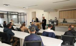 Diyarbakır'ın 57 yıllık kuyumculuk hafızası olan zanaatkar, öğretmenlerle buluştu