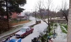 Dolu yağışı beyaza bürüdü