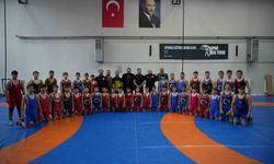 Edirne'de ata sporu güreşle geleceğin şampiyonları yetişiyor