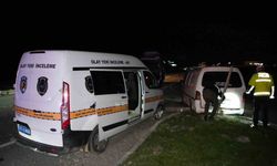 Edirne’de "dur" ihtarına uymayan minibüs 8 kilometrelik kovalamaca sonrası yakalandı: Araçtan 20 göçmen çıktı