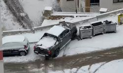 Elazığ'da karda kayan araçlar kameraya yansıdı