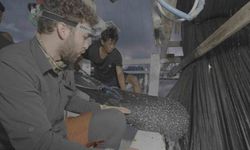 Endonezya’da ağlara takılan balina köpekbalığı uzun uğraşlar sonucu kurtarıldı